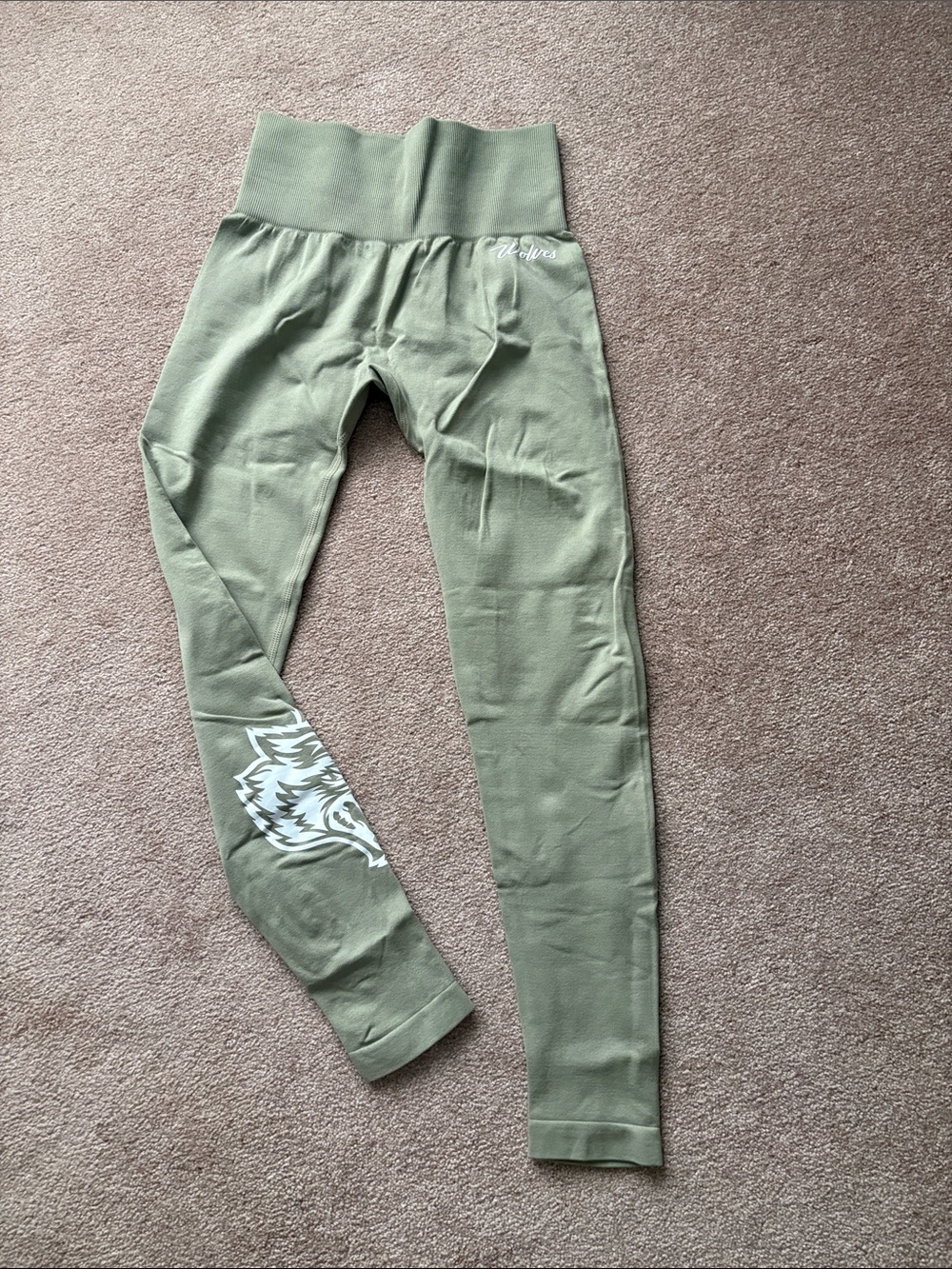 High-Waist Olive Green Leggings with Wolf Graphic